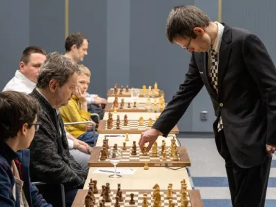 Simultánní partie s českým velmistrem Davidem Navarou