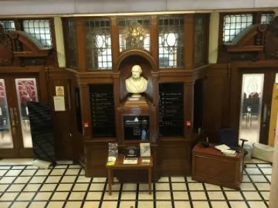 The Mitchell Library - busta