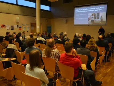 Zvol si info: Dávka chemtrails, fake news a kritického myšlení!