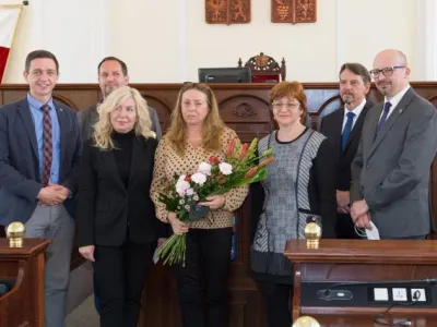 Obecní knihovna Drnovice, zleva Mgr. Jan Grolich, hejtman JmK, Mgr. P. Klvač, ředitel Knihovny K. Dvořáčka ve Vyškově, JUDr. Zuzana Hermanová, starostka obce Drnovice