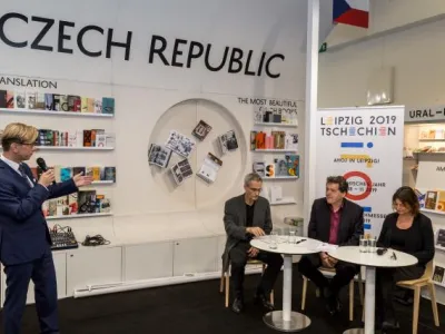 Frankfurtský knižní veletrh v roce 2018- na snímku Jörg Plath, literární kritik; Thomas Geiger, poradce projektu; Radka Denemarková, spisovatelka, foto: Pavel Němec
