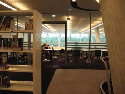 Studovna ve vysunuté horní části budovy