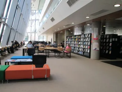 Knihovna Filozofické fakulty v Záhřebu - přízemí, sbírka časopisů