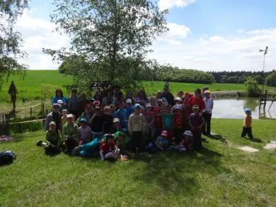 Společná fotografie účastníků v Kuničkách