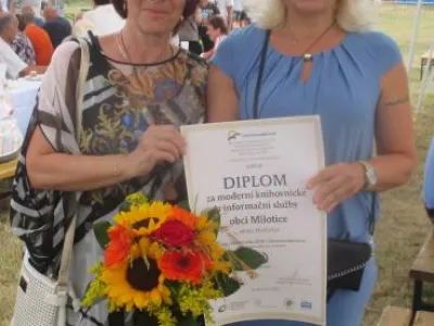Místní knihovna Milotice - předání diplomu, foto: Petr Procházka