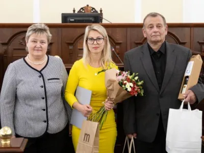 Místní knihovna Nechvalín, zleva Magda Švejcarová vedoucí regionálních služeb Městské knihovny Hodonín, Ing. Magdaléna Brančíková, knihovnice, Jaromír Brančík, starosta obce Nechvalín