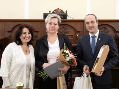 Obecní knihovna Ořechov, zleva Simona Jedličková, regionální metodička, Naděžda Adámková, knihovnice, Tomáš Dudík, starosta obce Ořechov