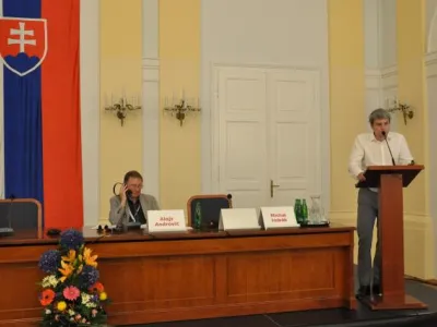 Michal Indrák z MZK informuje o projektu CD Archa, který uchováva data z optických disků v českých knihovnách. Zdroj: Oficiální stránky kolokvia: fotogaléria. kolokvium.ulib.sk/fotogaleria-konferencia, colloquium_19-14