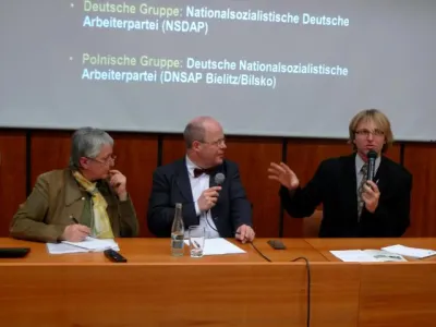 Diskuze po přednášce Dr. phil. Thobiase Wegera z univerzity v Oldenburgu (uprostřed)