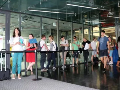 Obr.1 Za chvíli otevíráme… Foto: Tereza Velíková, NTK