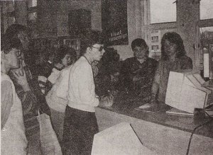 K semináři Automatizace v okresních a městských knihovnách patřilo předvádění automatizovaných knihovnicko-informačních systémů alt obrazku